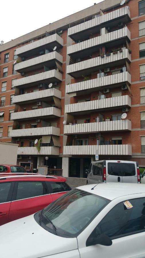 Casa Vacanze Cinecitta'Est Roma Exterior foto